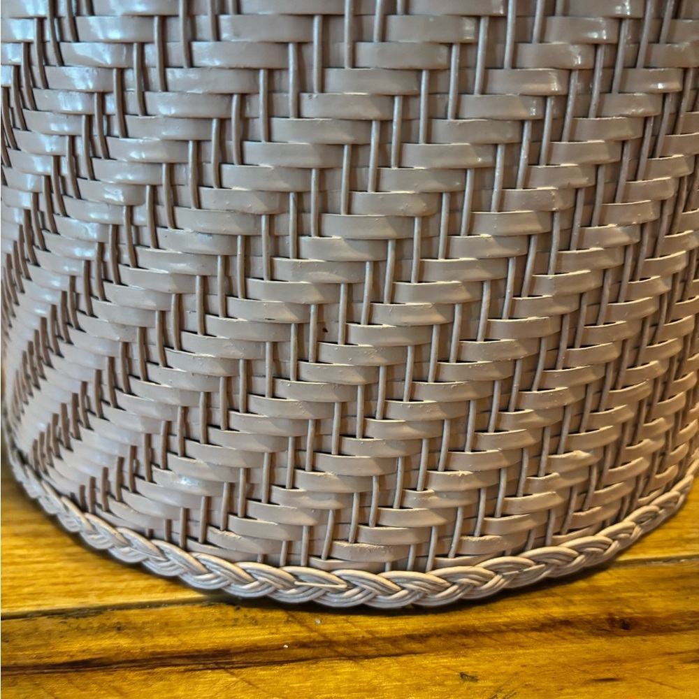 Harvey Sewing Vintage Pink Wicker Basket with Lid - Picture 4 of 7